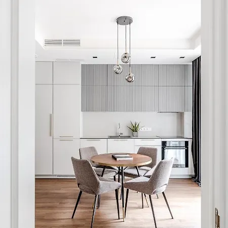 Luxurious In Old Town By Reside Baltic דירה *